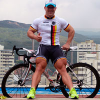 Tres ejercicios para corregir (y prevenir) desequilibrios musculares en las piernas de un ciclista