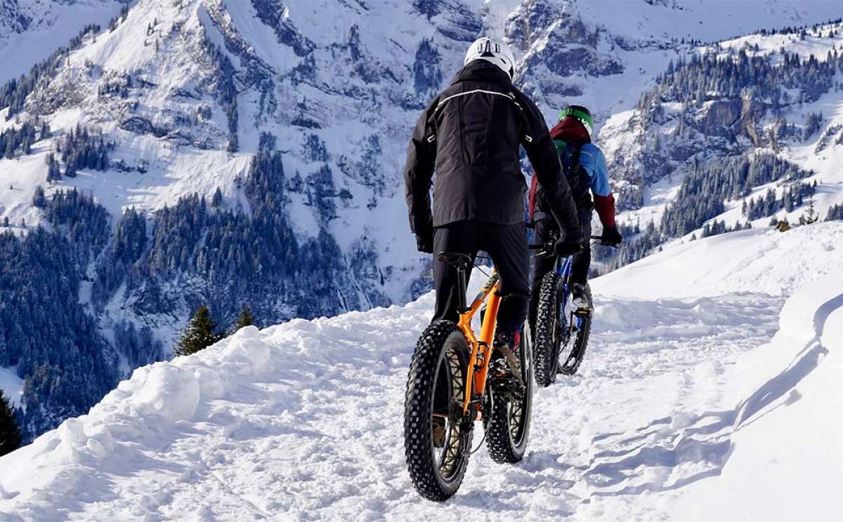 En TodoMountainBike: ¿Cómo se tiene que vestir un ciclista en invierno? Un repaso a la teoría de capas