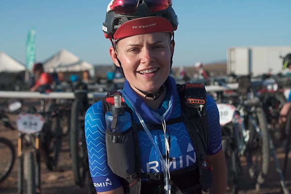 La experiencia de Anna Trullols, la trabajadora de Decathlon que ha terminado la Titan Desert 2018 sobre una RockRider XC 500