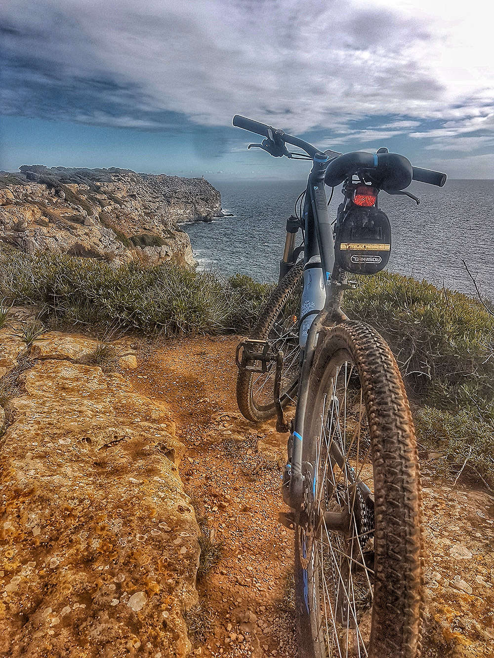 En TodoMountainBike: La foto del día en TodoMountainBike: 'Faro de Cabo Blanco'