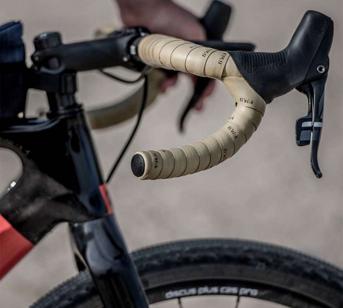 En TodoMountainBike: Fi'zi:k Terra, una cinta de manillar que añade un plus de agarre y comodidad en bicicletas de Gravel