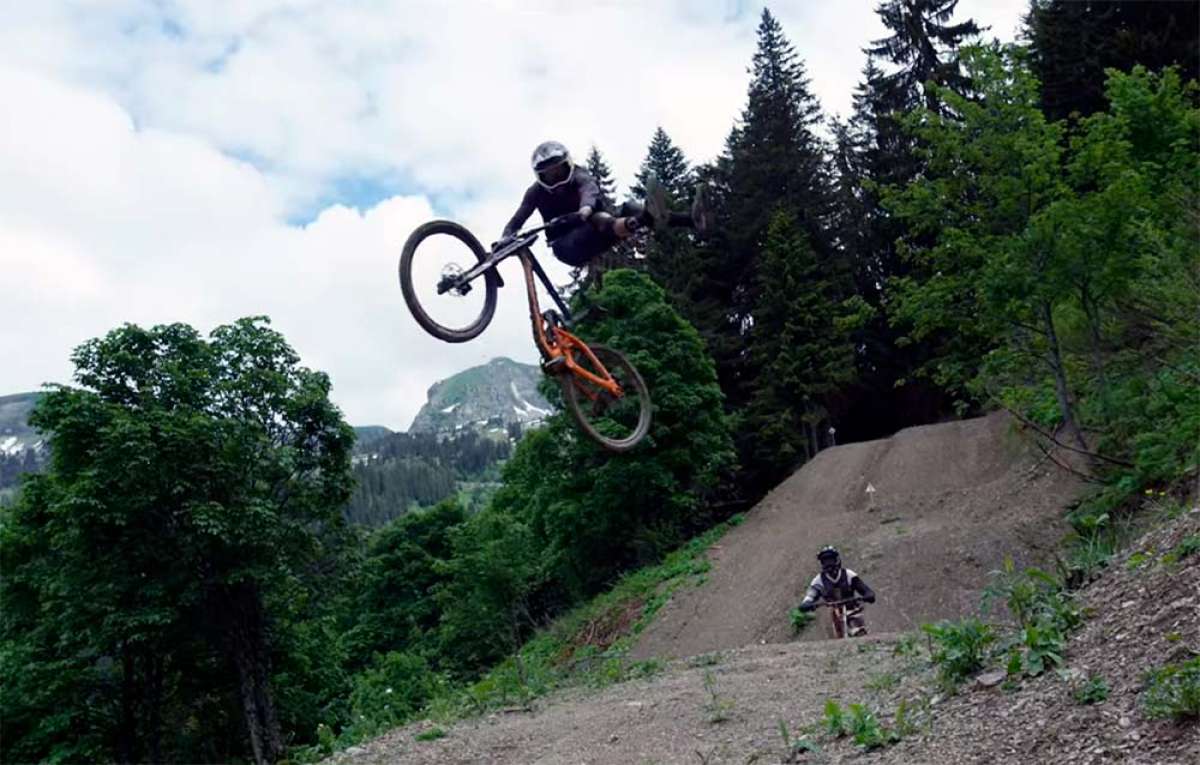 En TodoMountainBike: Sesión de Freeride en el Châtel Bike Park con Vinny T, Antoine Buffart, Raph Robles y Kristof Lenssens