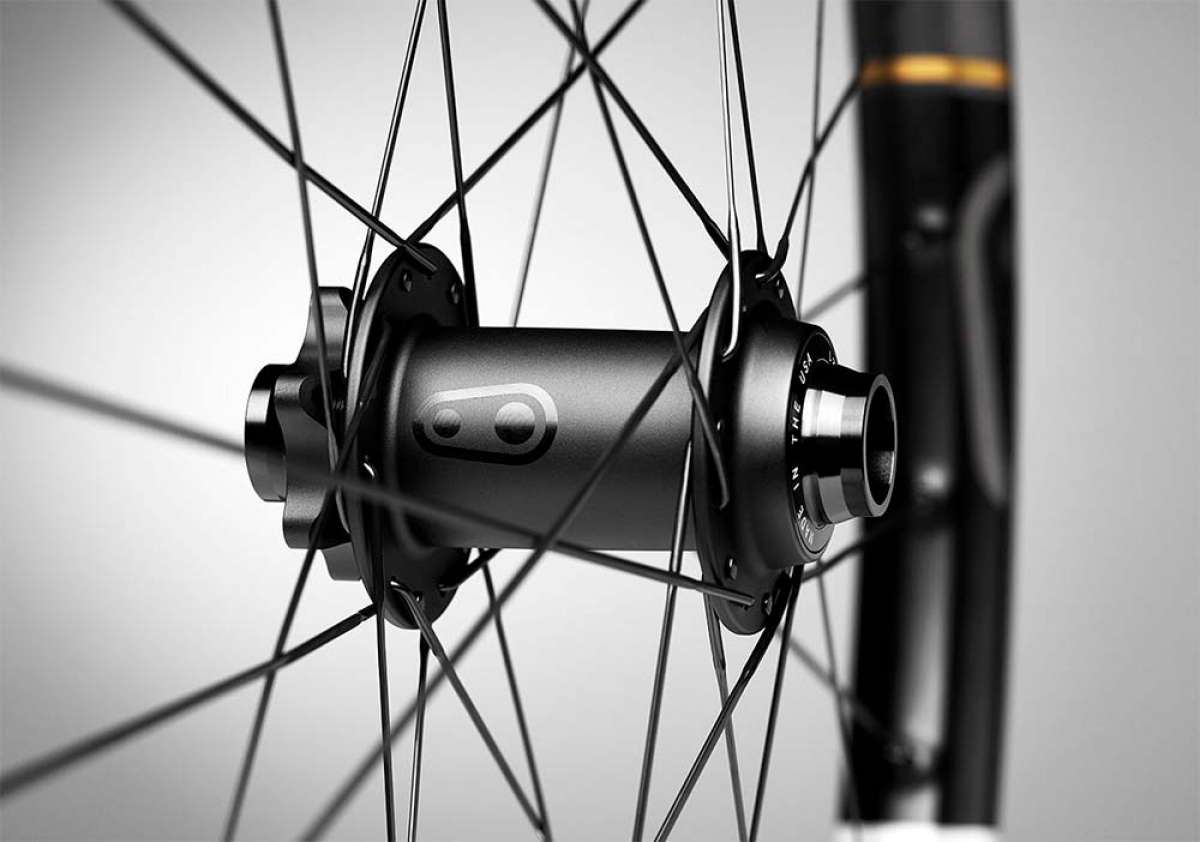 Synthesis, las ruedas de carbono de Crankbrothers con modelos específicos para delante y para detrás