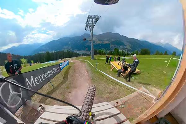 El descenso de Troy Brosnan en el Mundial DHI 2018 de Lenzerheide desde una GoPro Fusion