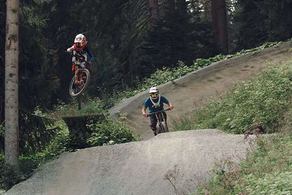 Mountain Bike en familia con la joven promesa Jackson Goldstone y su padre Ron