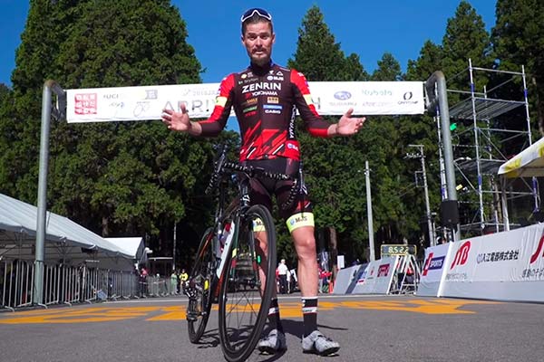 La última carrera de Óscar Pujol como ciclista profesional: la Japan Cup desde dentro