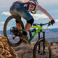 JeansTrack, pantalones tejanos tipo baggy para ciclistas de montaña