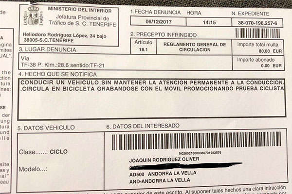 Joaquim 'Purito' Rodríguez, multado por ir en bicicleta grabándose con el móvil