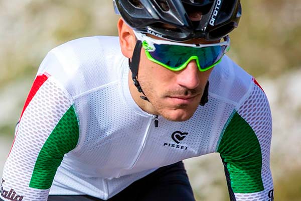 La ropa ciclista de la marca Pissei llega a España de la mano de Laatste Ronde
