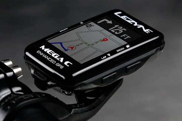 Funciones avanzadas de navegación y pantalla grande a todo color para los GPS Mega C y Mega XL de Lezyne