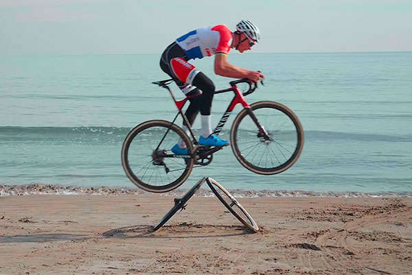 Así maneja Mathieu van der Poel su Canyon Inflite CF SLX