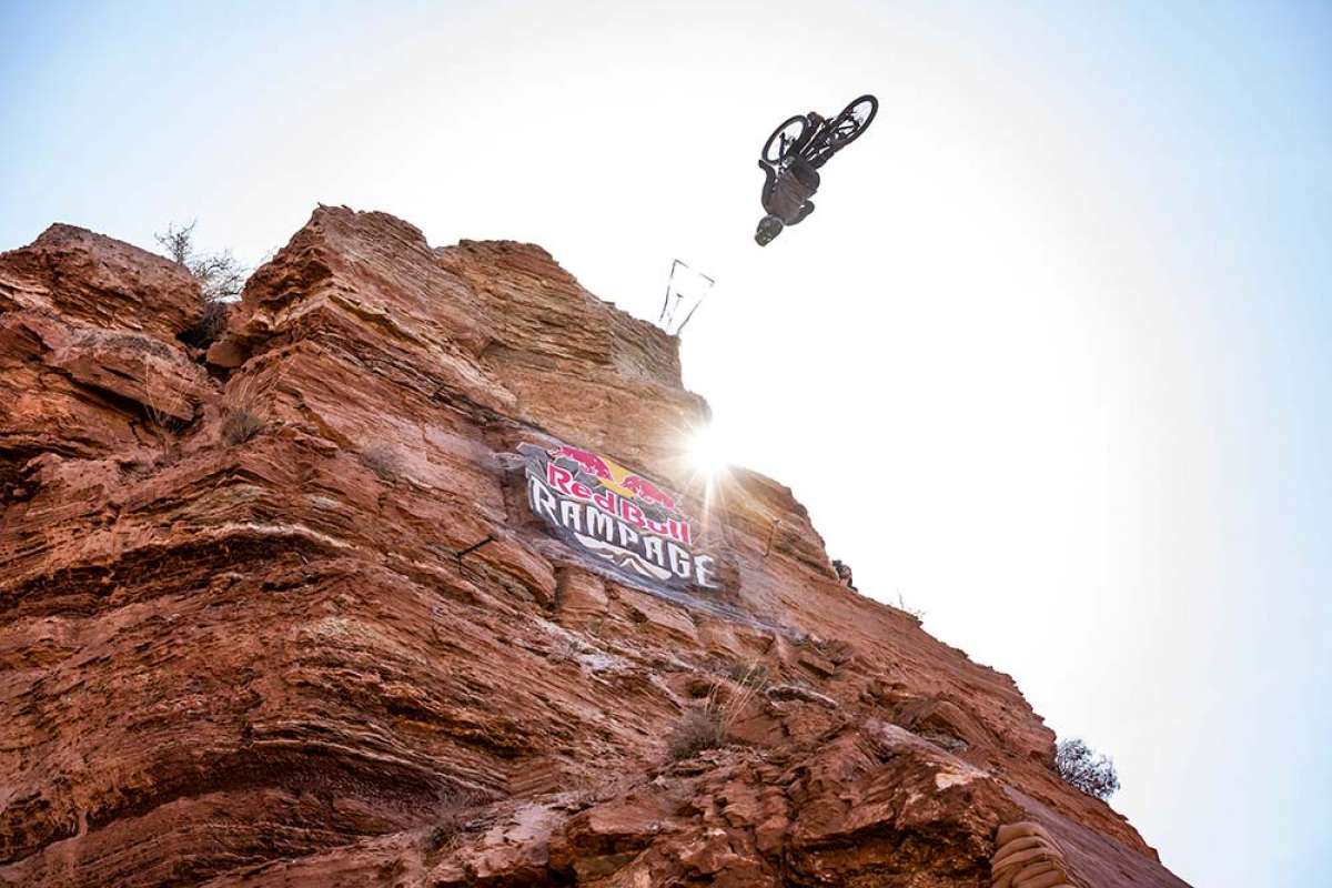 En TodoMountainBike: El mejor truco del Red Bull Rampage 2018 desde el casco de su autor, Tom Van Steenbergen