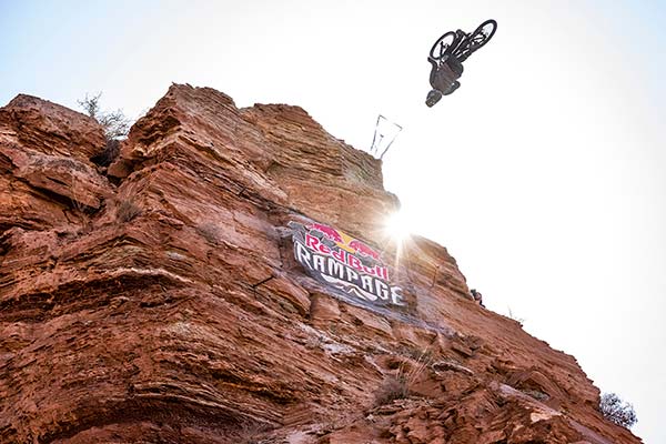 El mejor truco del Red Bull Rampage 2018 desde el casco de su autor, Tom Van Steenbergen