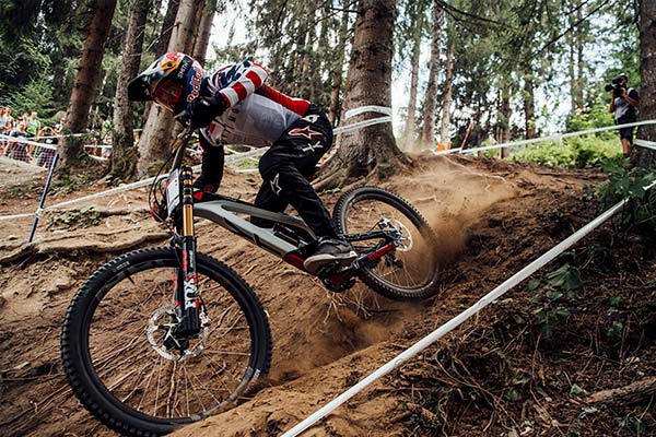Los mejores momentos de la Copa del Mundo DHI 2018 de Leogang