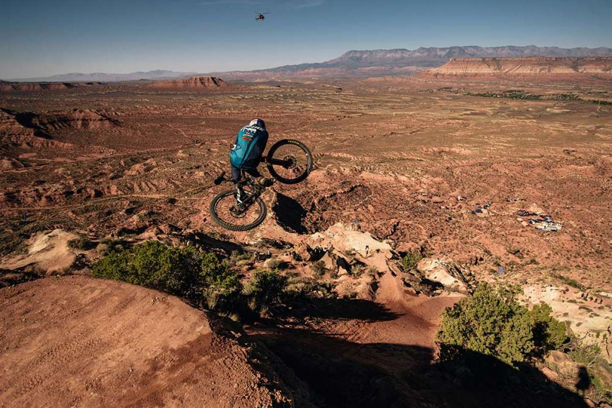 En TodoMountainBike: Los mejores momentos del Red Bull Rampage 2018 desde el casco de los pilotos participantes