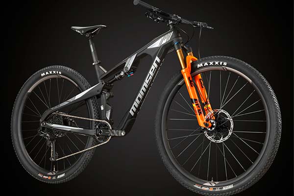 Momsen Vipa Ultra, una doble de XC/Maratón con dos huecos de almacenaje integrados en su cuadro de carbono
