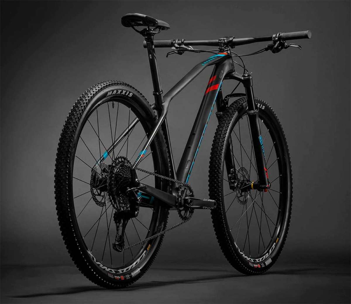 En TodoMountainBike: Mondraker Chrono Carbon de 2019, un cohete de XC revisado en profundidad para plantar cara a la Podium Carbon