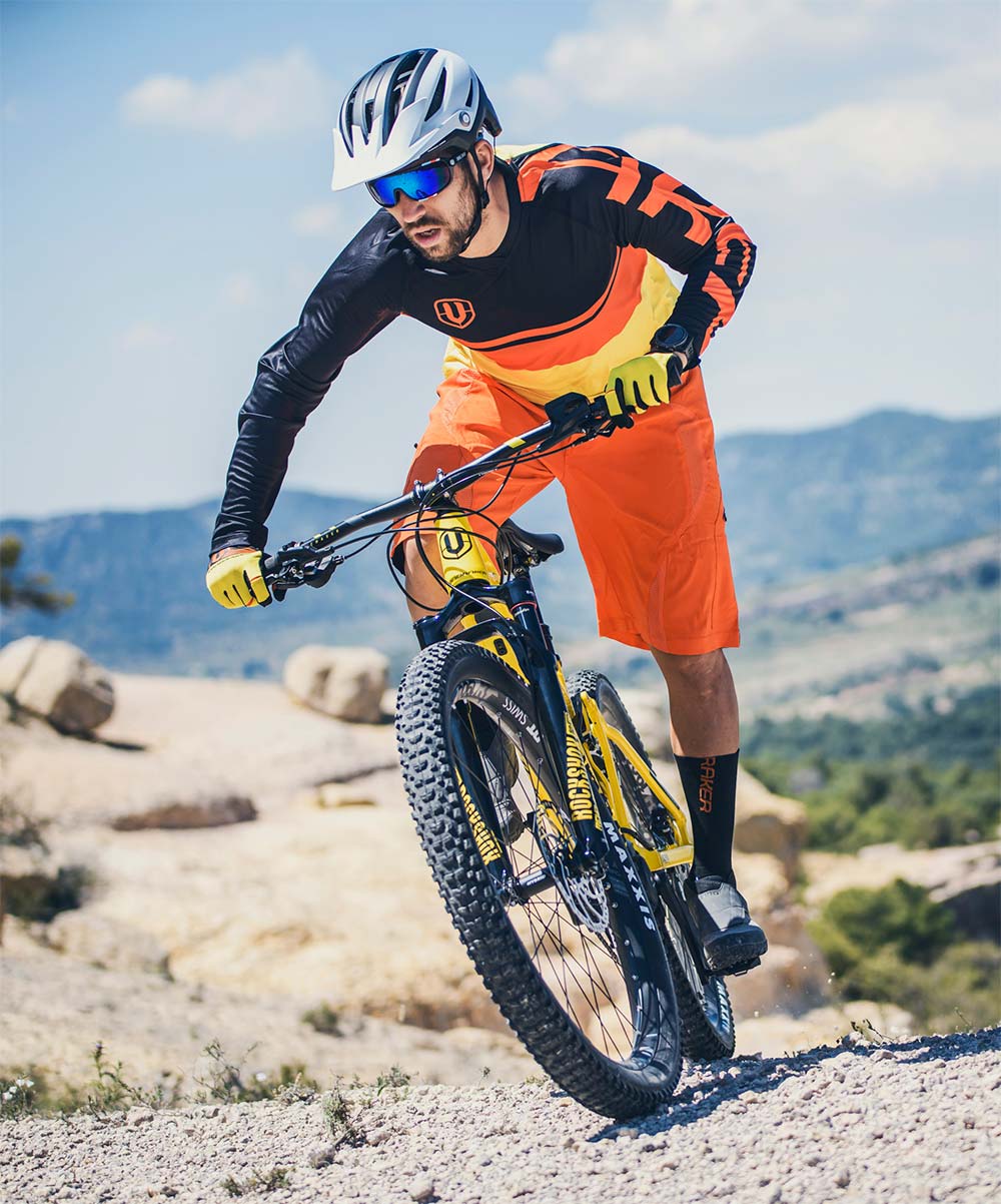 En TodoMountainBike: Mondraker presenta sus primeras gafas para ciclistas, fabricadas en colaboración con Skull Rider