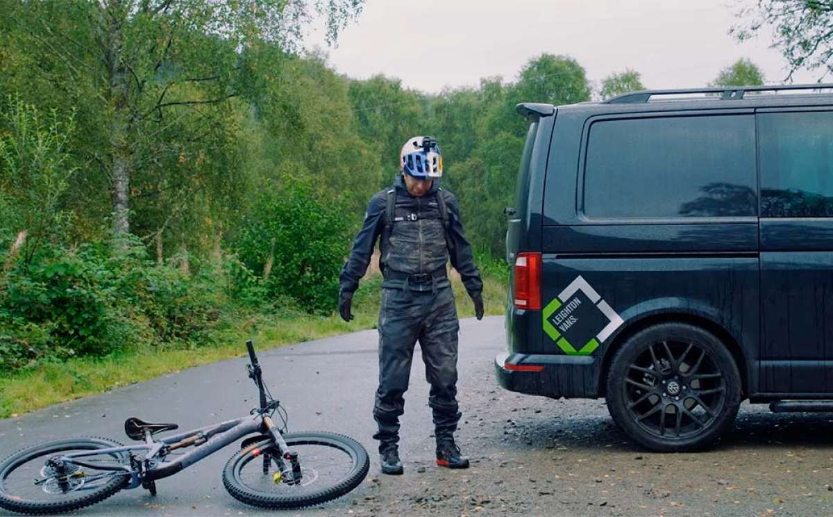 En TodoMountainBike: Danny MacAskill poniendo a prueba el mono integral Endura MT500