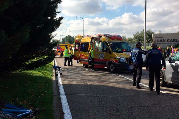 Fallece el joven ciclista atropellado y posteriormente reanimado por una doctora en Madrid