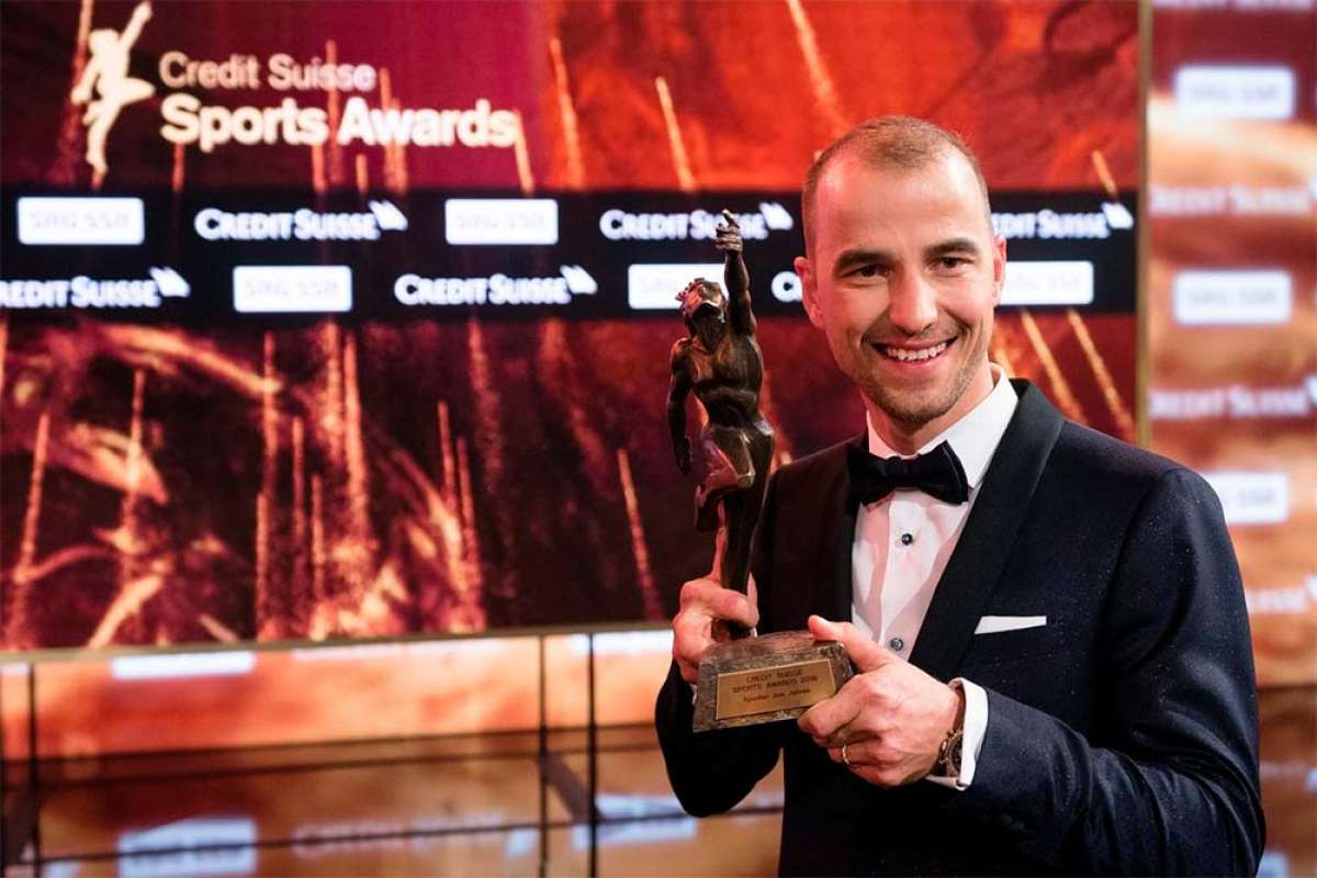 Nino Schurter recibe el premio al Mejor Deportista Suizo del Año tras una década nominado