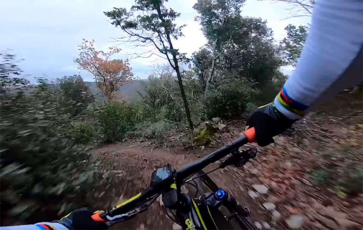 En TodoMountainBike: Así rueda Nino Schurter por uno de sus senderos preferidos en la Toscana