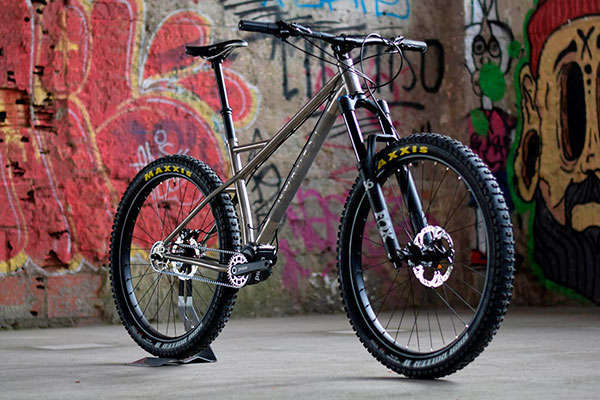 Nordest Lacrau Ti, una rígida de Enduro con cuadro de titanio y caja de cambios Pinion