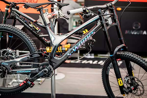 Öhlins DH Race Fork, una horquilla de Copa del Mundo disponible para el usuario de a pie