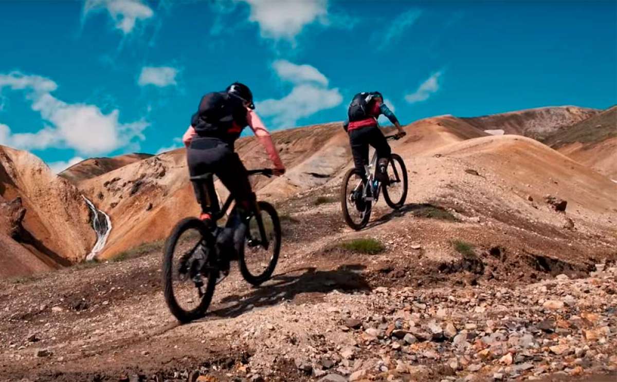 En TodoMountainBike: Explorando Islandia a golpe de pedal con Manon Carpenter y Monet Adams