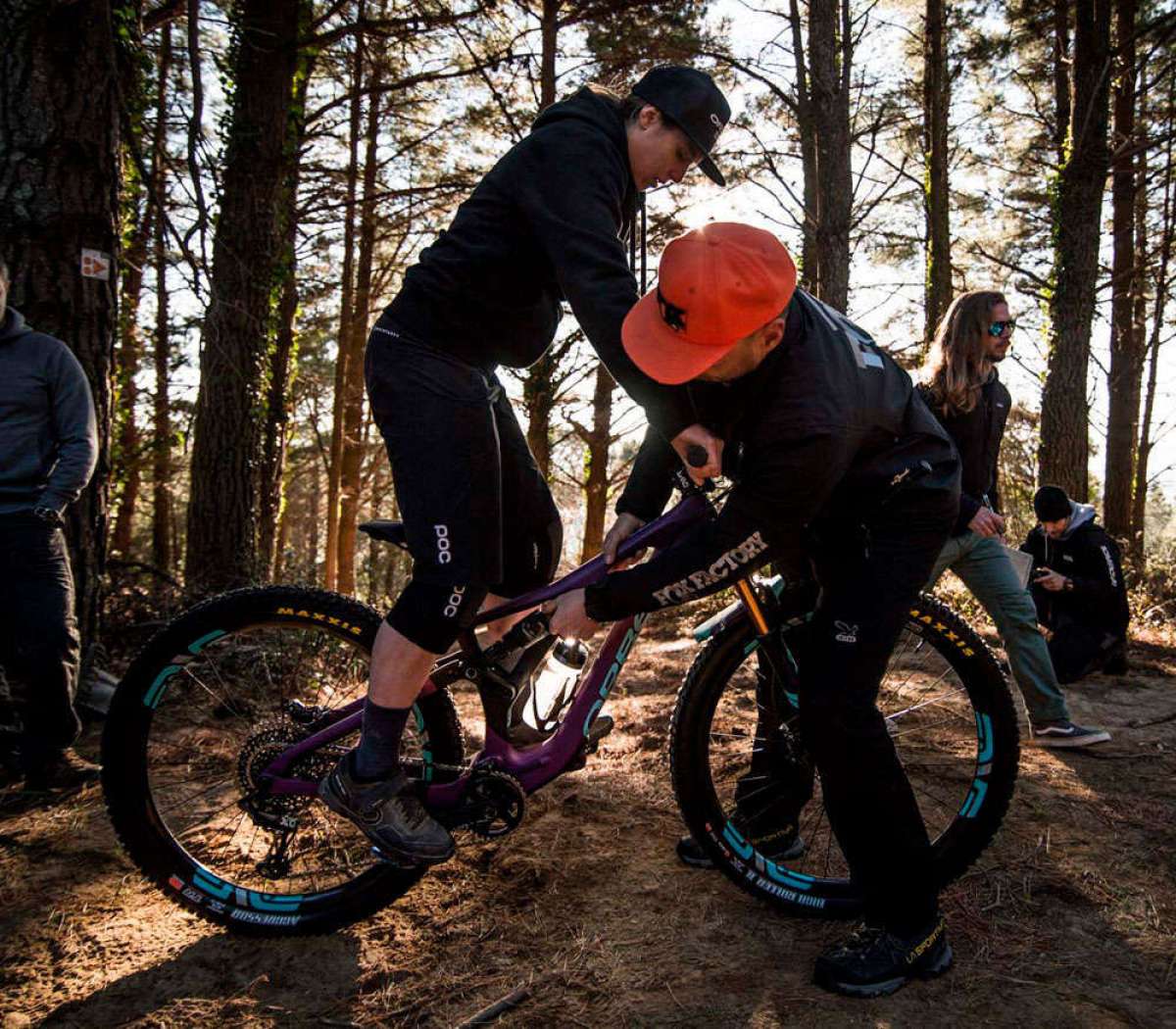 Probando y ajustando los componentes de FOX y ENVE con el Orbea Enduro Team
