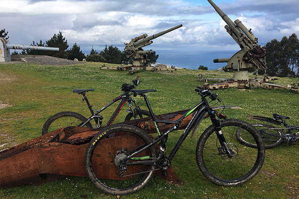La foto del día en TodoMountainBike: "Una Canyon, dos Cañones y una Camber"