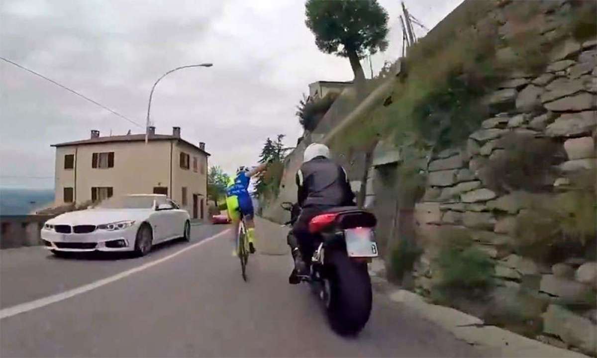 Lección de lo que no se debe hacer sobre dos ruedas a cargo de un motorista y un ciclista