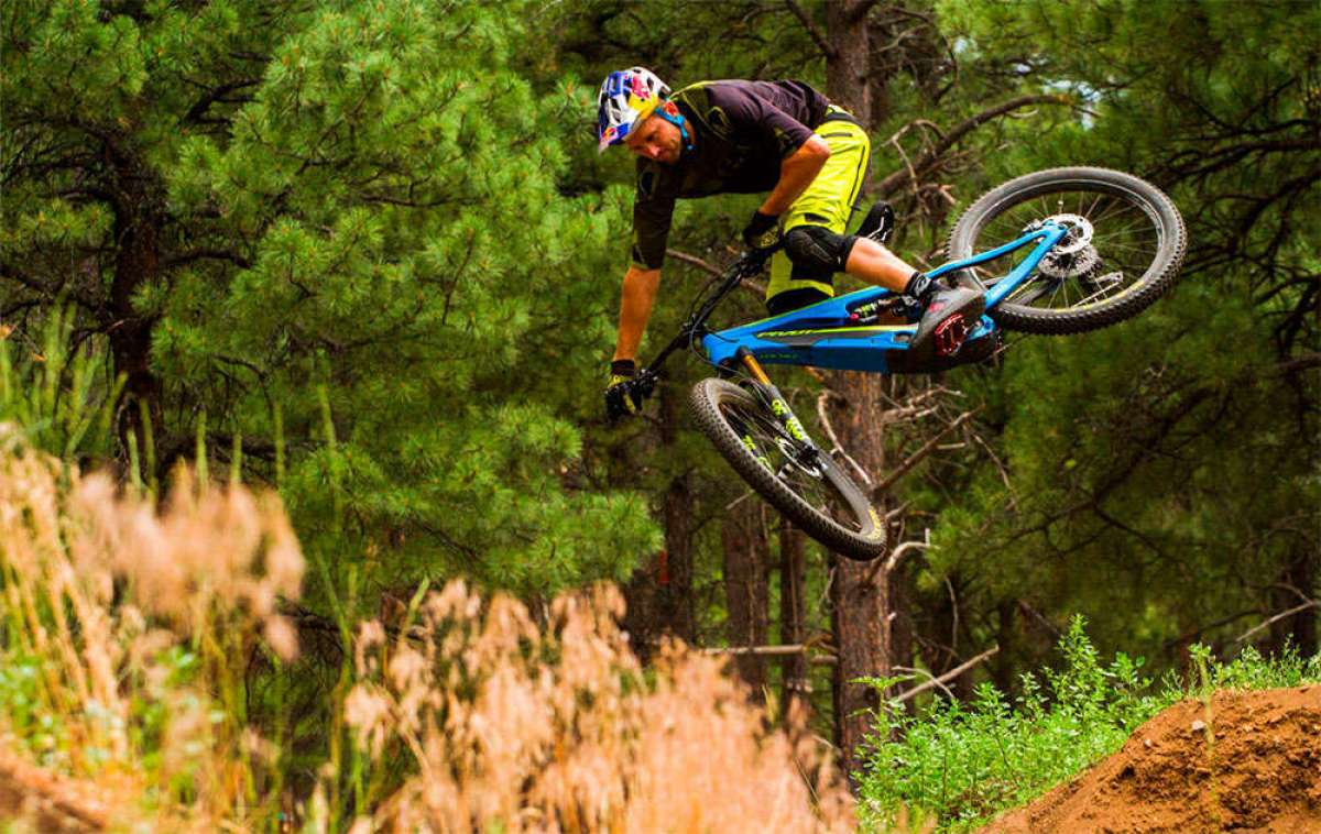 En TodoMountainBike: Pivot Shuttle, una agresiva e-MTB exclusiva para el mercado europeo