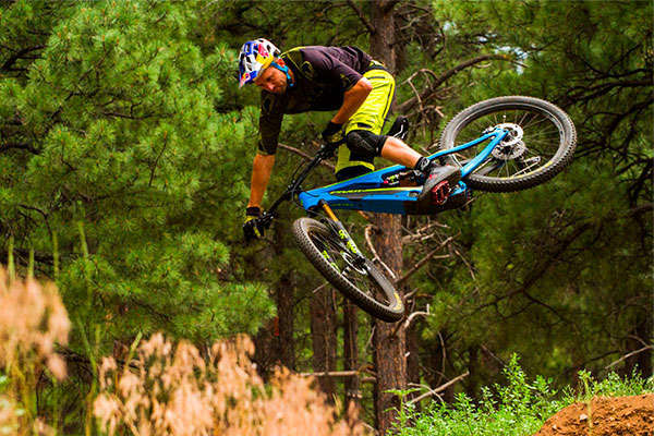 Pivot Shuttle, una agresiva e-MTB exclusiva para el mercado europeo