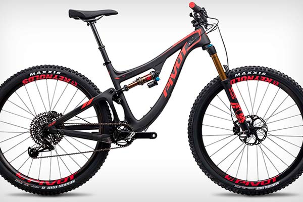 La Pivot Switchblade Carbon se actualiza con una horquilla FOX 36 y un amortiguador FOX DPX2