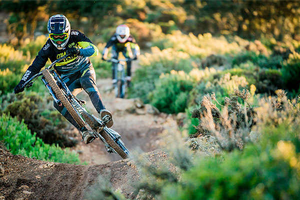 Amaury Pierron y Thibaut Daprela, a las filas del Commencal/Vallnord Team