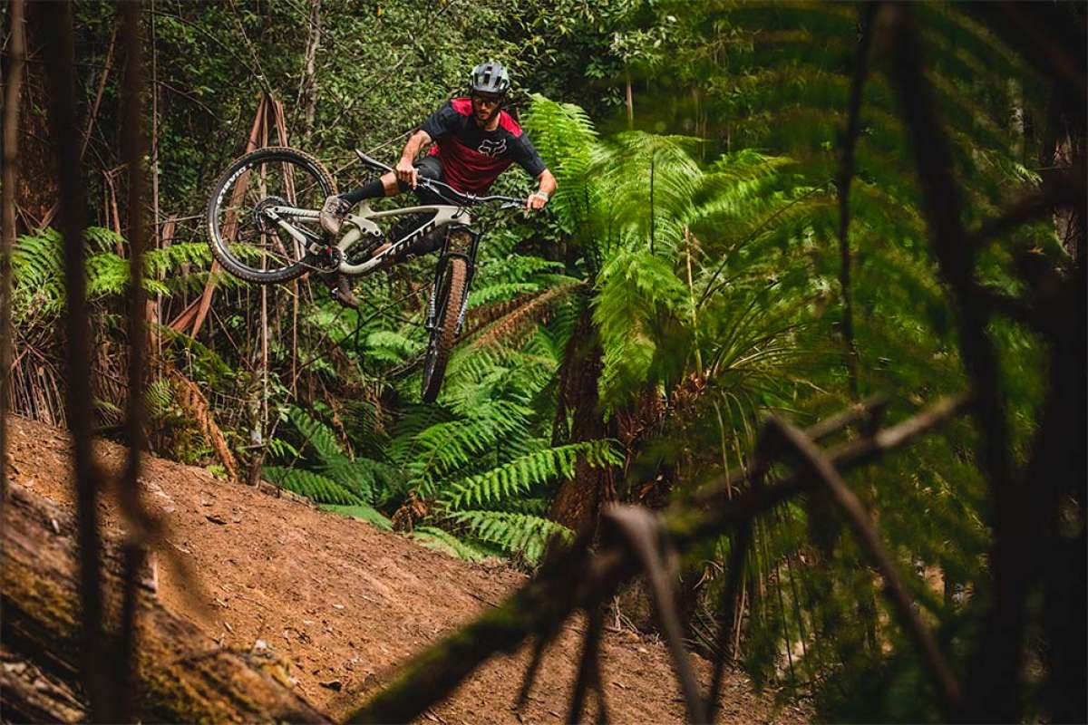 En TodoMountainBike: La Kona Process 153 Carbon 29 de 2019 en acción con Connor Fearon