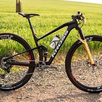 La Kross Earth, la doble de Jolanda Neff, llega al mercado: todas sus especificaciones