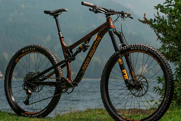 Las Rocky Mountain Instinct Alloy 50 y Thunderbolt Alloy 50 de 2019 en acción