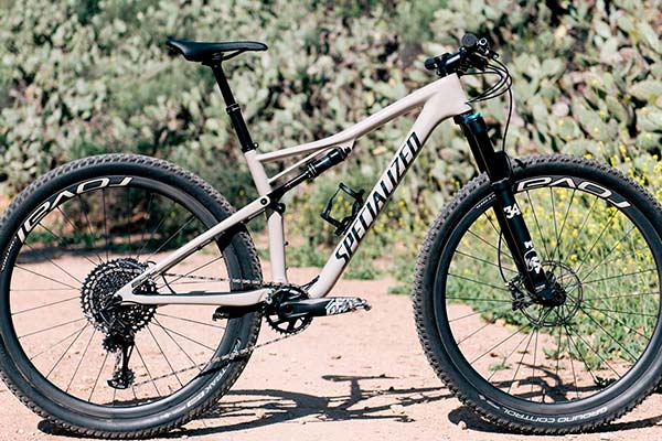 La Specialized Epic EVO de 2019 en acción