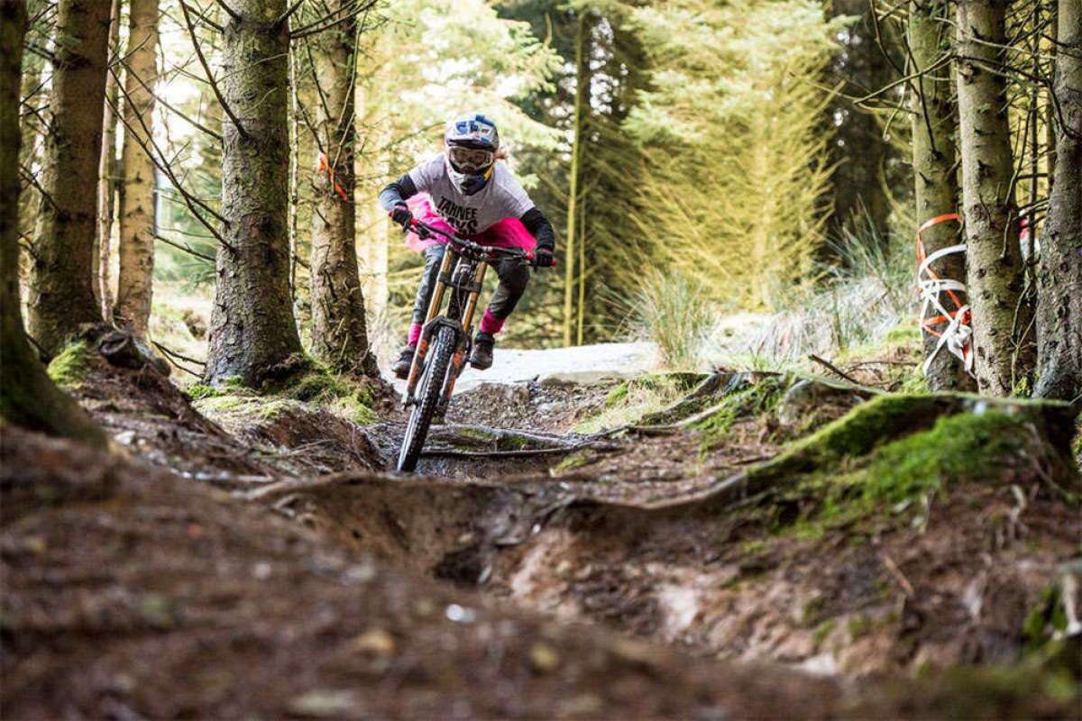 En TodoMountainBike: Retorno a la década de los 80 con la brutal presentación del Transition/Muc-Off Factory Racing 2018