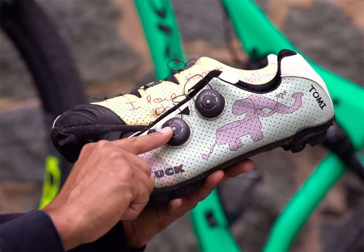 Así se fabricaron las zapatillas Luck personalizadas que Tomi en la Absa Cape Epic 2018