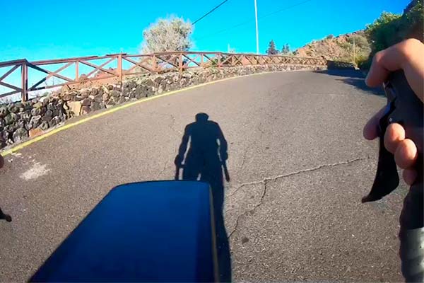 Subiendo el puerto de Chirche con Alberto Contador
