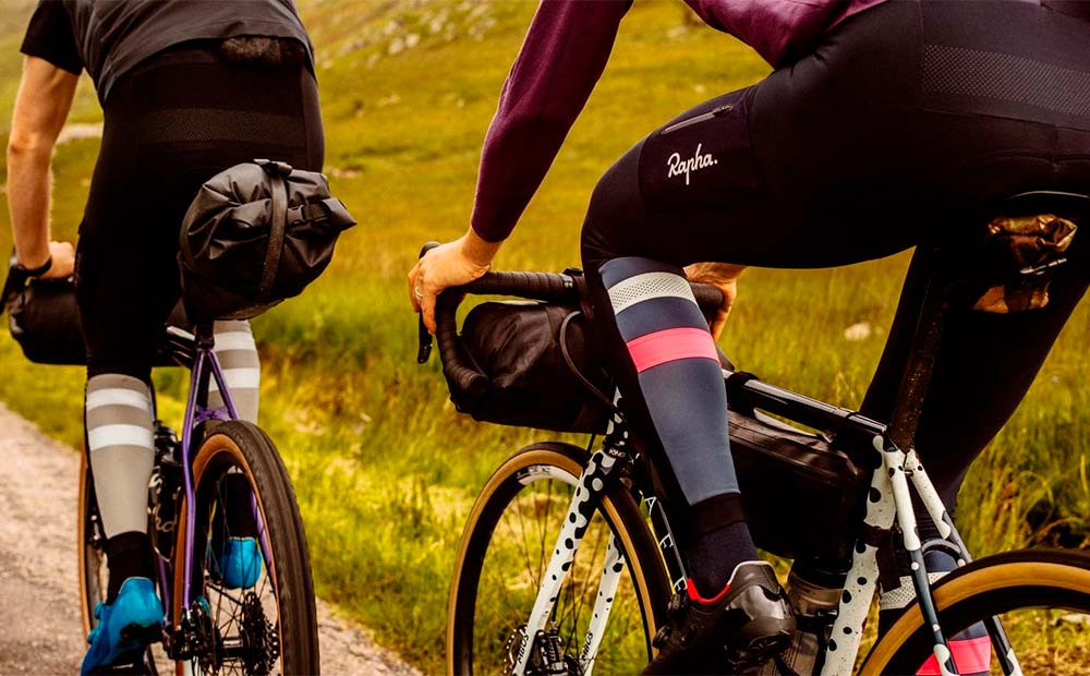 En TodoMountainBike: Rapha Explore Cargo Winter, un culotte de invierno con múltiples bolsillos y visibilidad mejorada