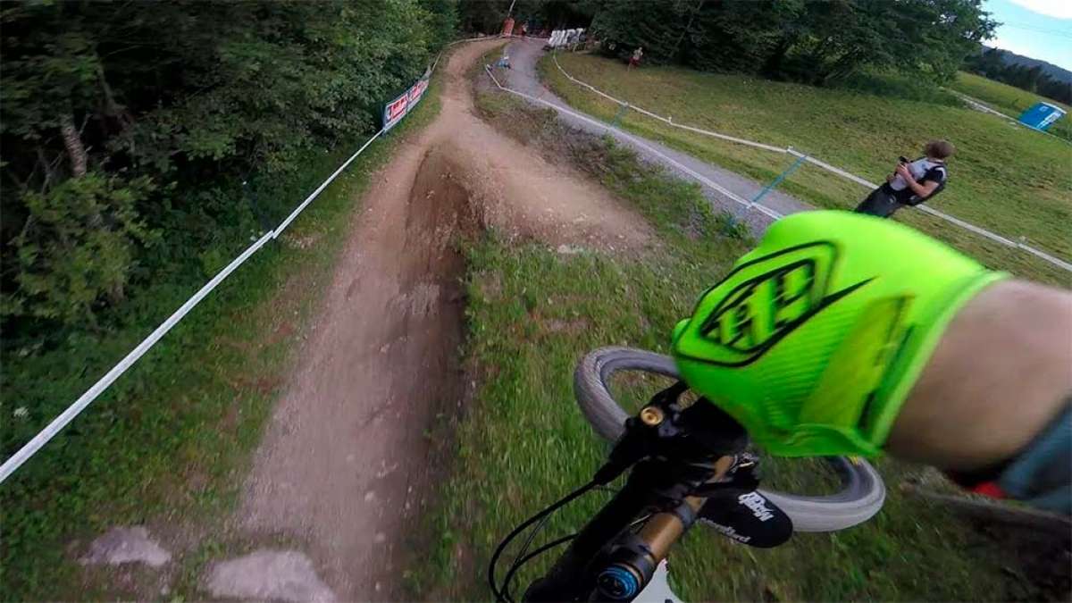 Reconociendo el circuito de la Copa del Mundo DHI 2018 de Leogang con Luca Shaw del Santa Cruz Syndicate