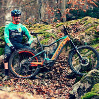 ¿Por qué se entrena Rémy Absalon sobre una Scott E-Genius? En este vídeo, la respuesta