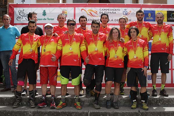 Edgar Carballo y Desirée Duarte, campeones de España de Enduro