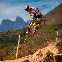 Un imbatible Sam Gaze derrota a Nino Schurter en la Copa del Mundo XCO 2018 de Stellenbosch