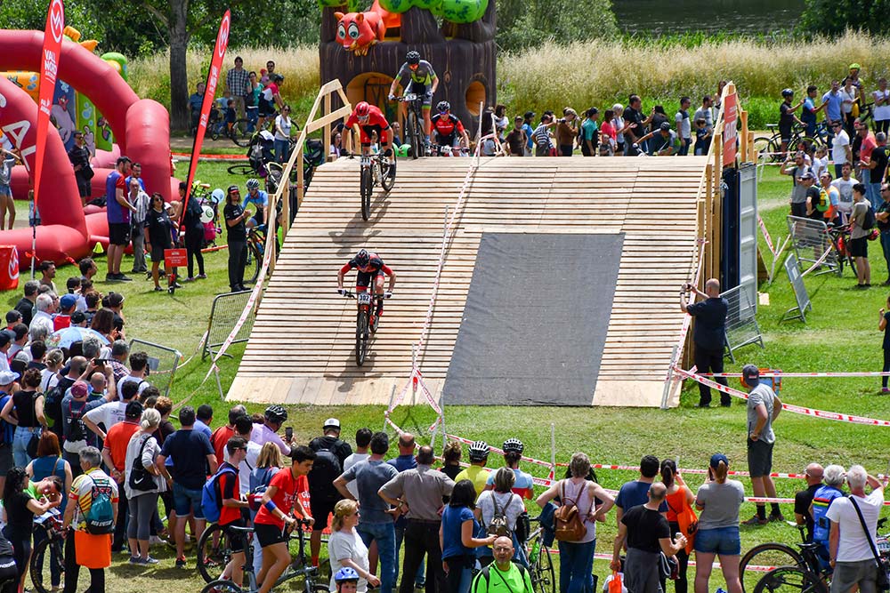 En TodoMountainBike: Sam Gaze hace doblete en el Sea Otter Europe 2018 imponiéndose en la Super Cup Massi