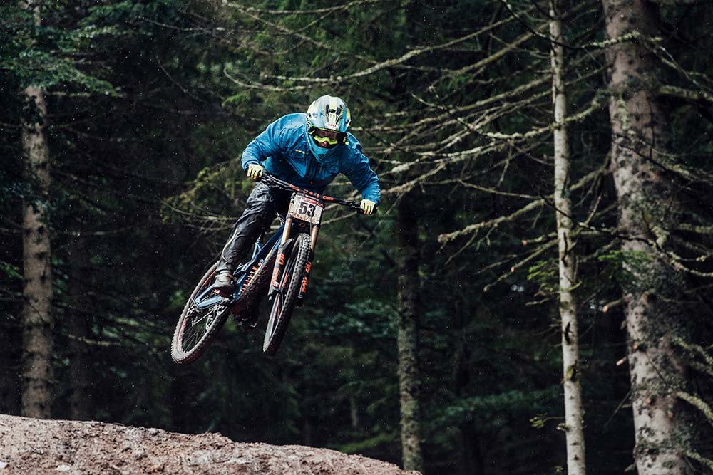 En TodoMountainBike: Rachel Atherton no perdona en La Bresse y se proclama campeona de la Copa del Mundo DHI 2018